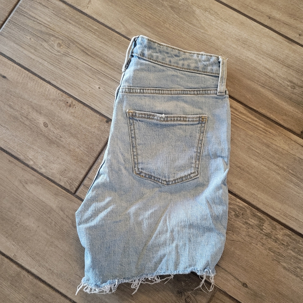 Universal Thread Denim Shorts - Picture 4 of 5